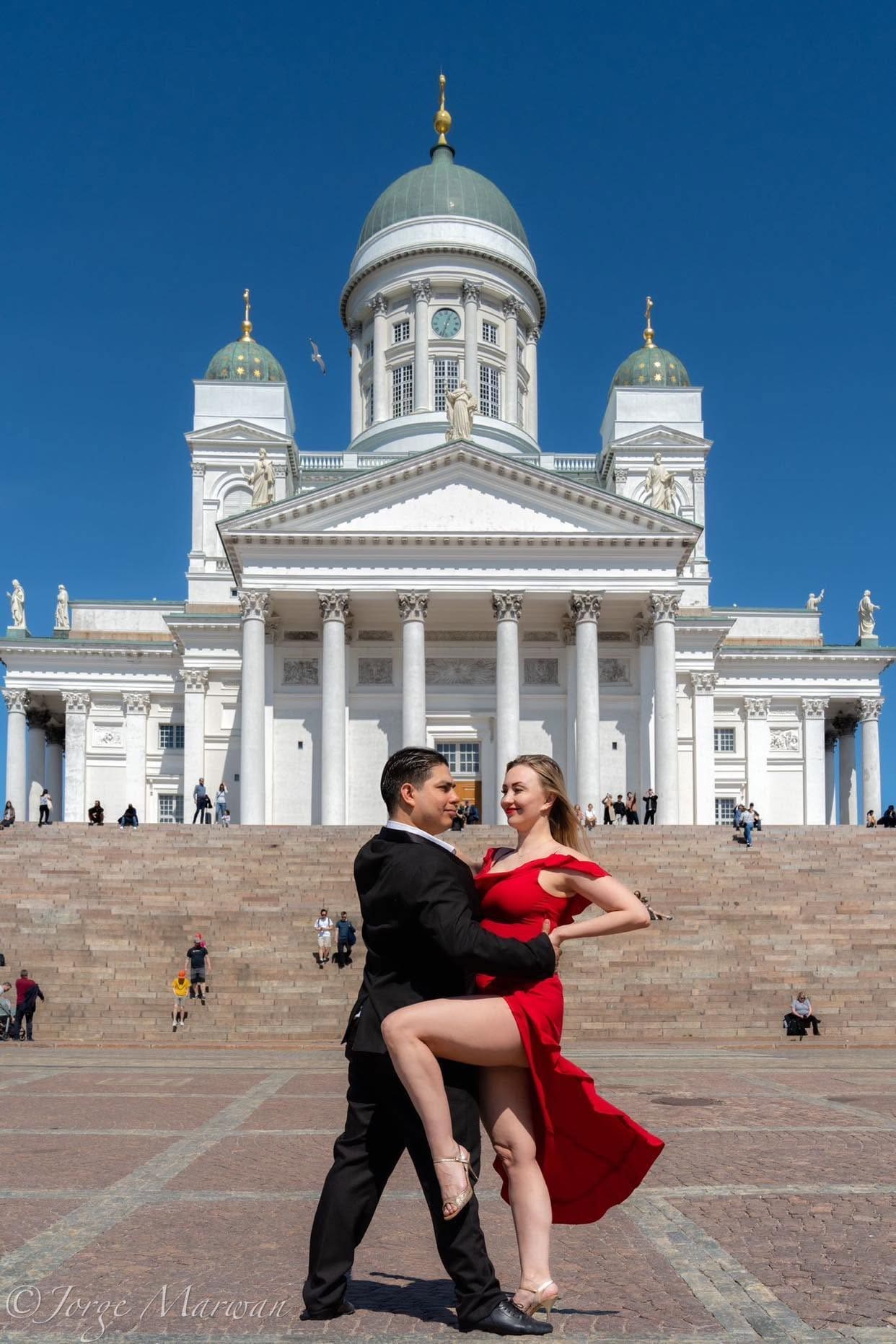 Alejandro Herlan opettamassa argentiinalaista tangoa Helsingissä
