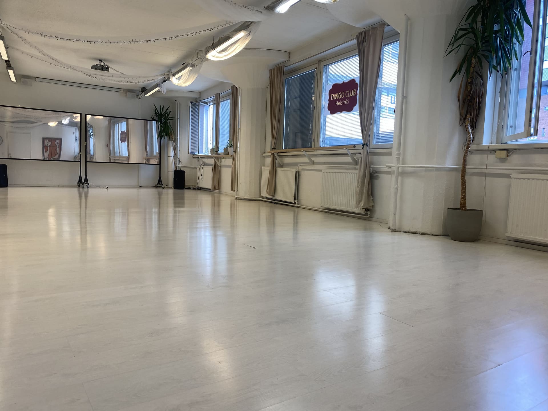 84 m² tanssistudio vuokralle Helsingissä