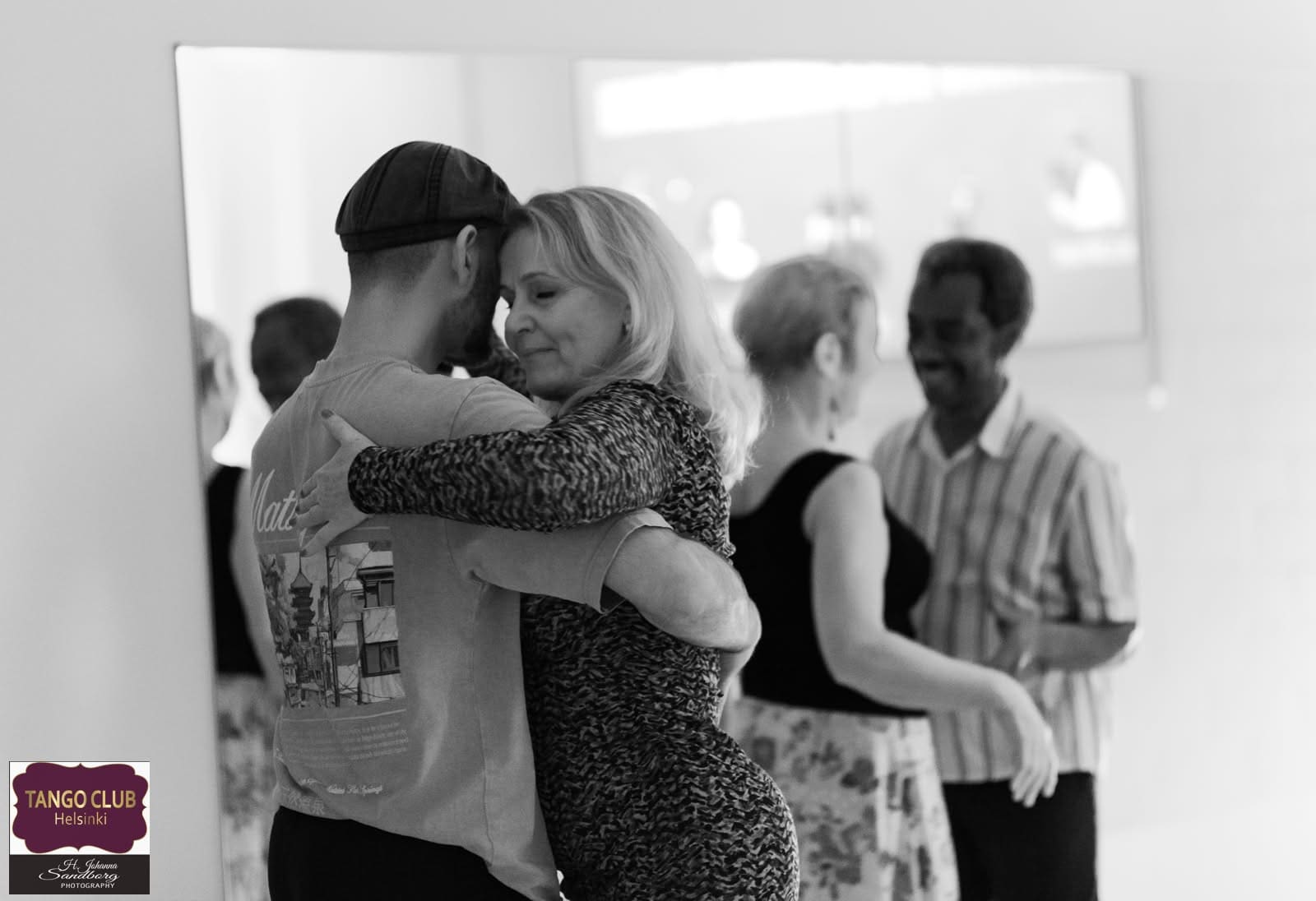 Tanssi-ilta Tango Club Helsinki -studiolla